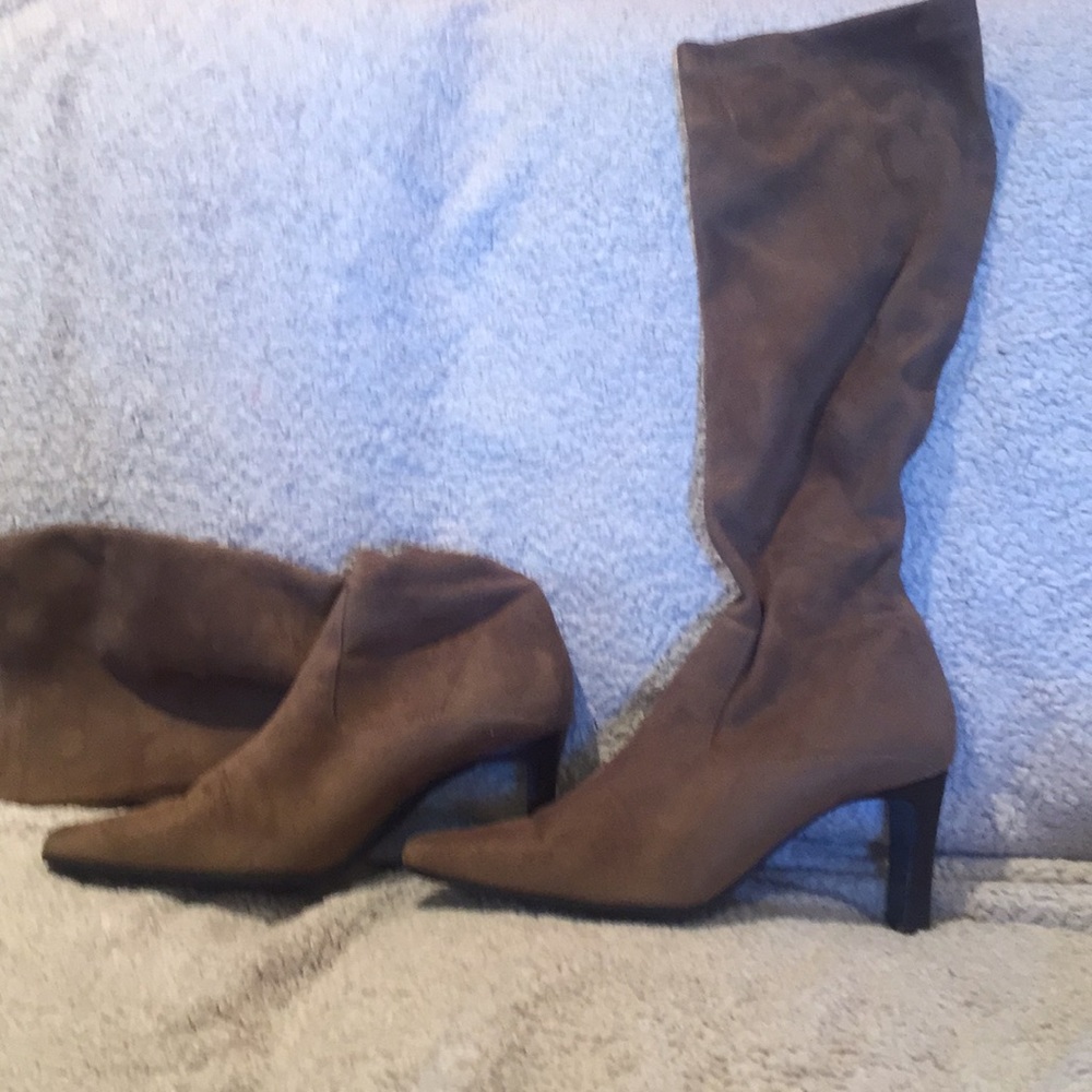 Suede boots